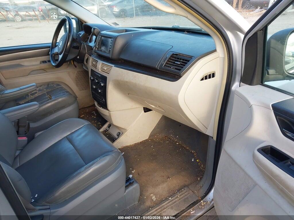 2V4RW3D18AR262758 2010 VOLKSWAGEN ROUTAN photo no. 5