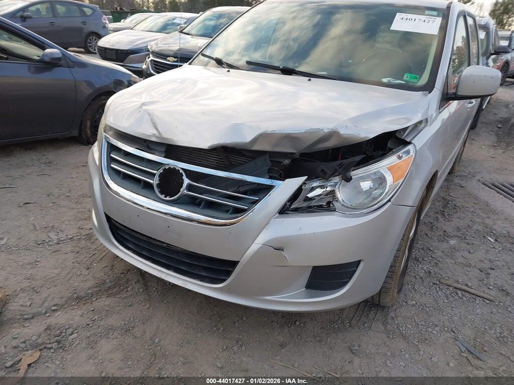2V4RW3D18AR262758 2010 VOLKSWAGEN ROUTAN photo no. 6