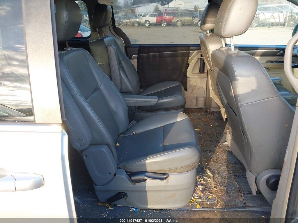 2V4RW3D18AR262758 2010 VOLKSWAGEN ROUTAN photo no. 8