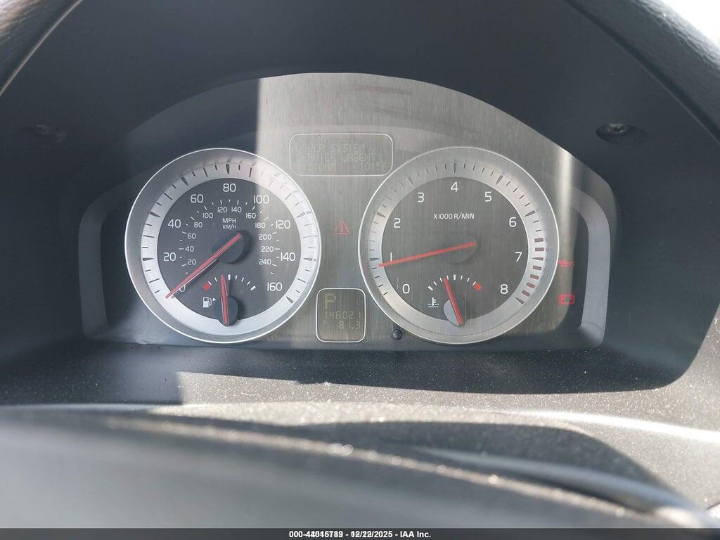 YV1672MC9BJ115385 2011 VOLVO C70 photo no. 7