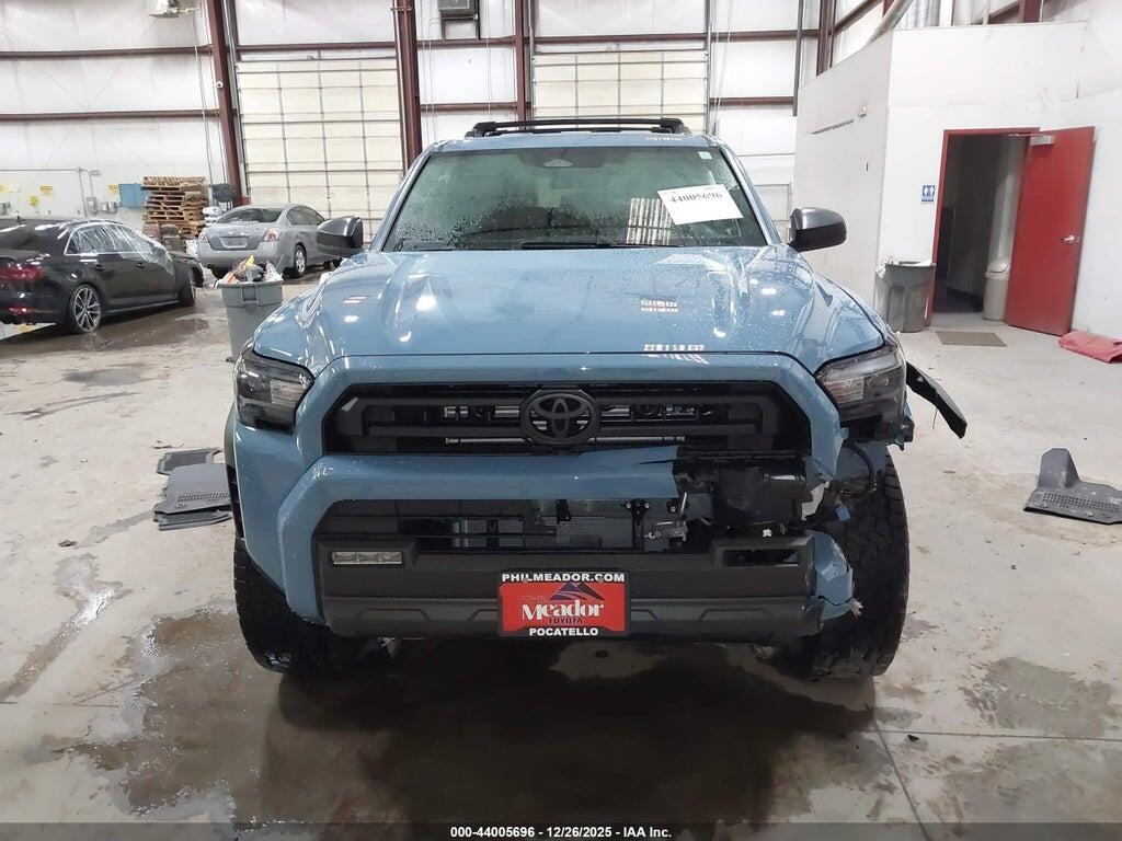 JTEVA5BR8S5073565 2025 TOYOTA 4RUNNER photo no. 12