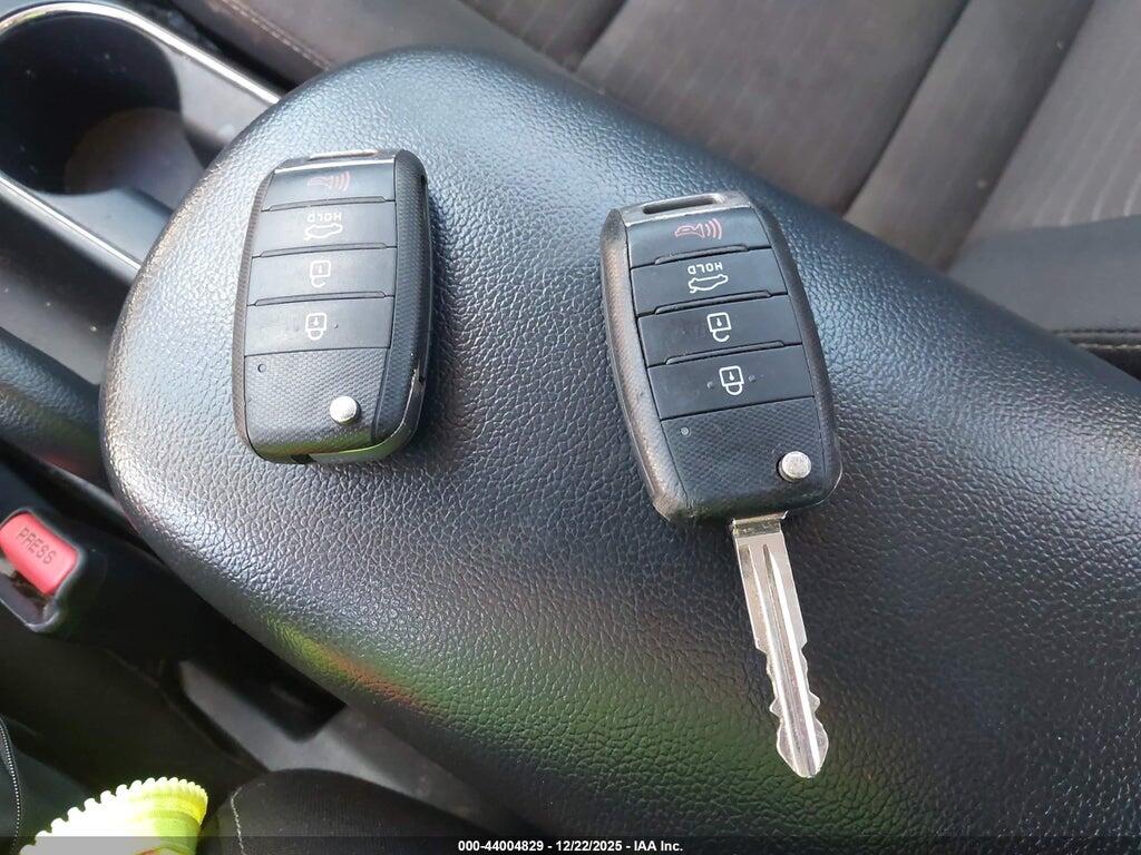 3KPFK4A7XHE145217 2017 KIA FORTE photo no. 11