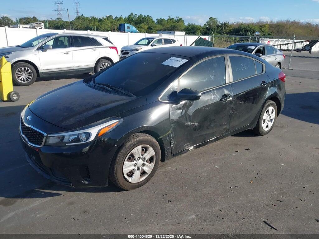 3KPFK4A7XHE145217 2017 KIA FORTE photo no. 2