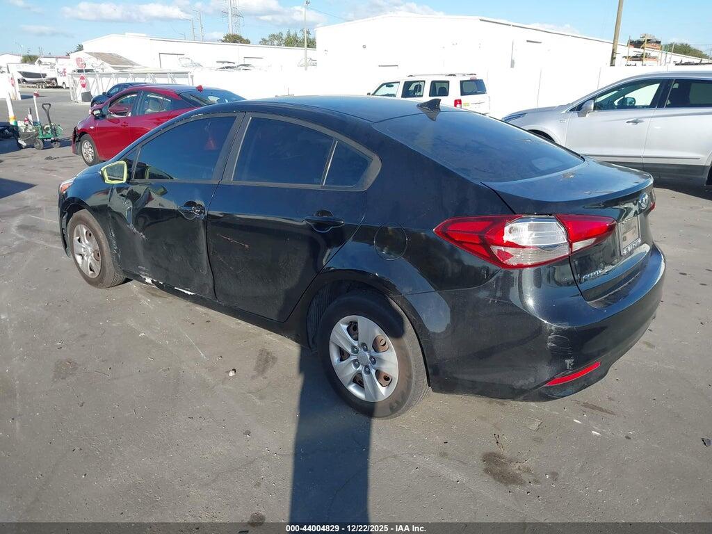 3KPFK4A7XHE145217 2017 KIA FORTE photo no. 3