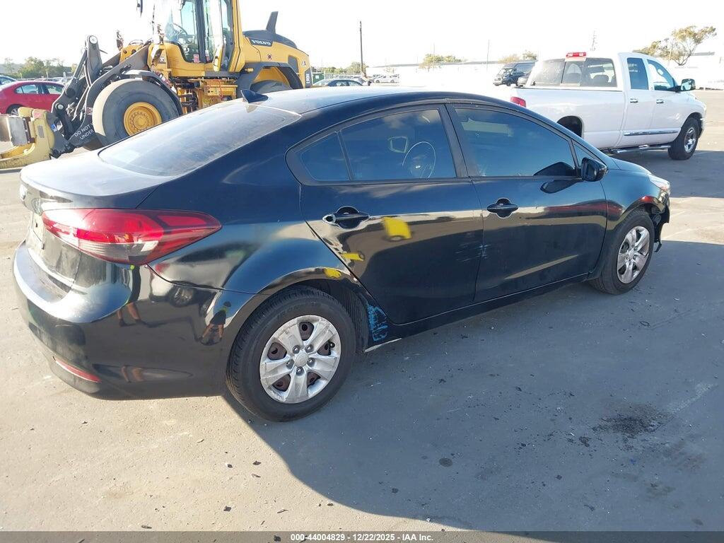 3KPFK4A7XHE145217 2017 KIA FORTE photo no. 4