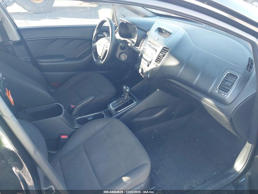 3KPFK4A7XHE145217 2017 KIA FORTE photo no. 5