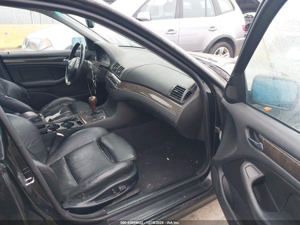 WBAAZ33473PH30493 2003 BMW 325I photo no. 5
