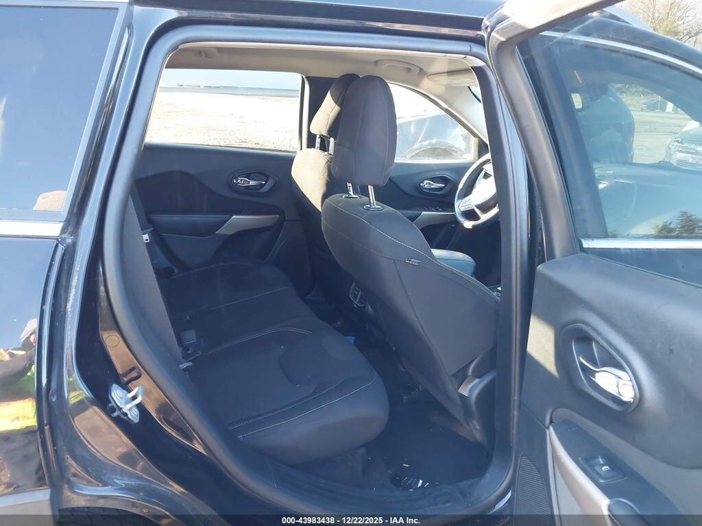 1C4PJMCSXHW658238 2017 JEEP CHEROKEE photo no. 8