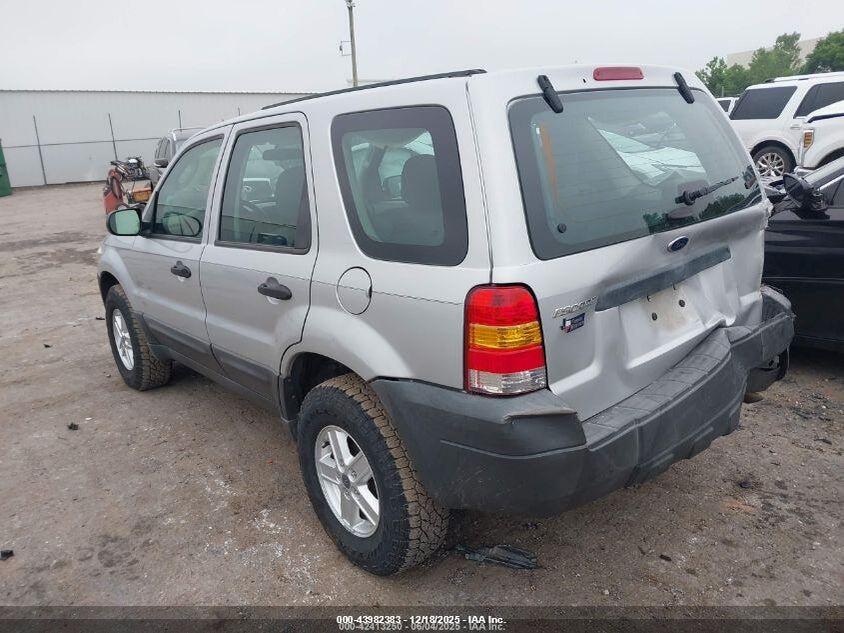 1FMYU02Z15KB85699 2005 FORD ESCAPE photo no. 3