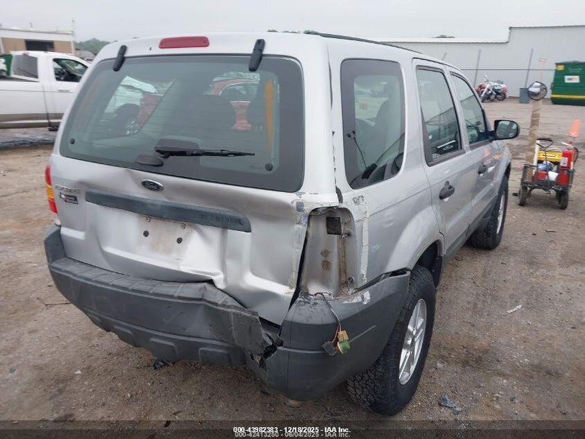 1FMYU02Z15KB85699 2005 FORD ESCAPE photo no. 4