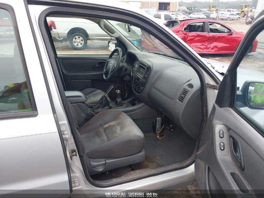 1FMYU02Z15KB85699 2005 FORD ESCAPE photo no. 5