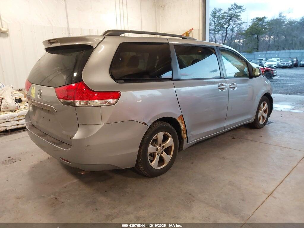 5TDKK3DC1ES458255 2014 TOYOTA SIENNA photo no. 4