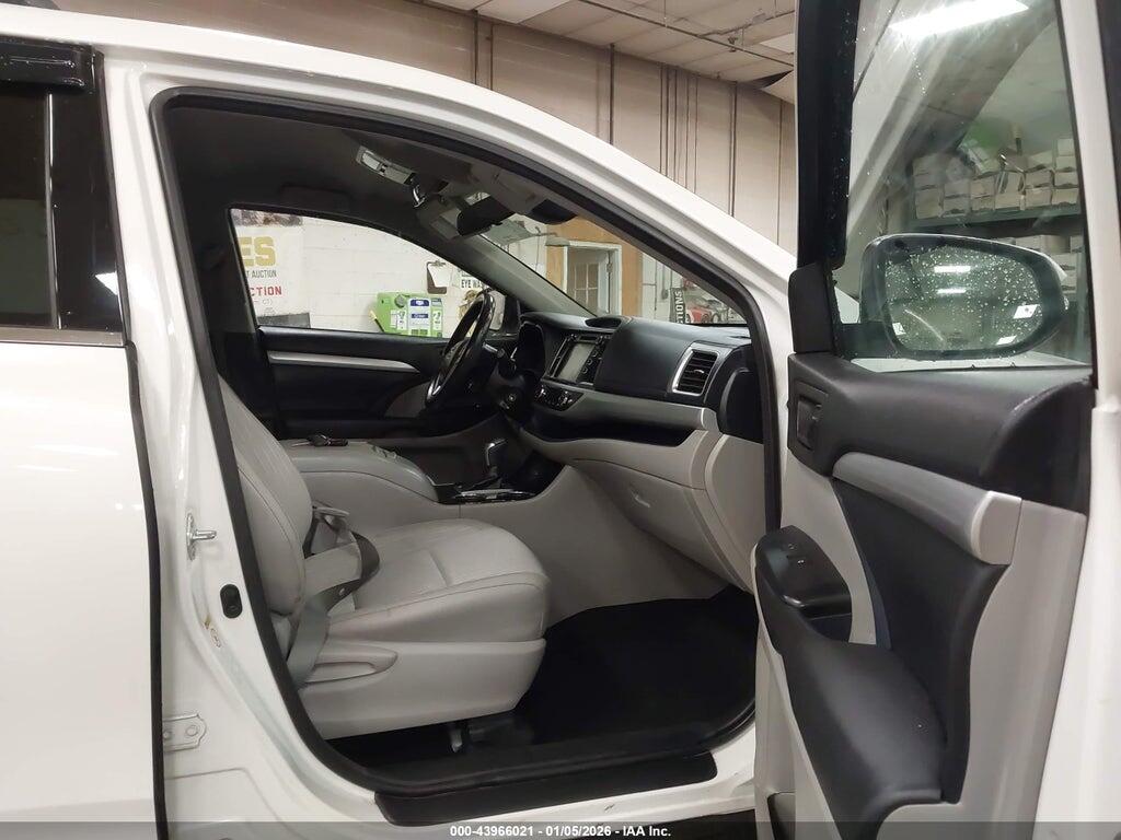 5TDZZRFH5HS218099 2017 TOYOTA HIGHLANDER photo no. 5