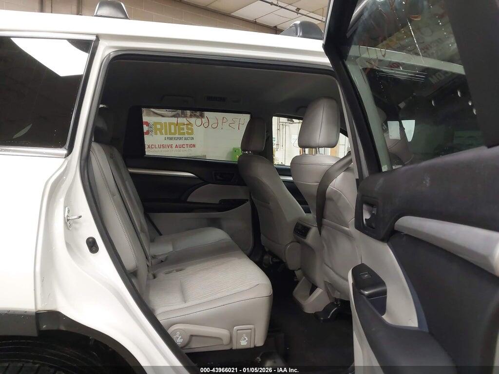 5TDZZRFH5HS218099 2017 TOYOTA HIGHLANDER photo no. 8