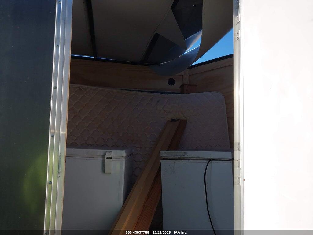 7NBBE1628R1008519 2024 WELLS CARGO ENCLOSED TRAILER photo no. 5