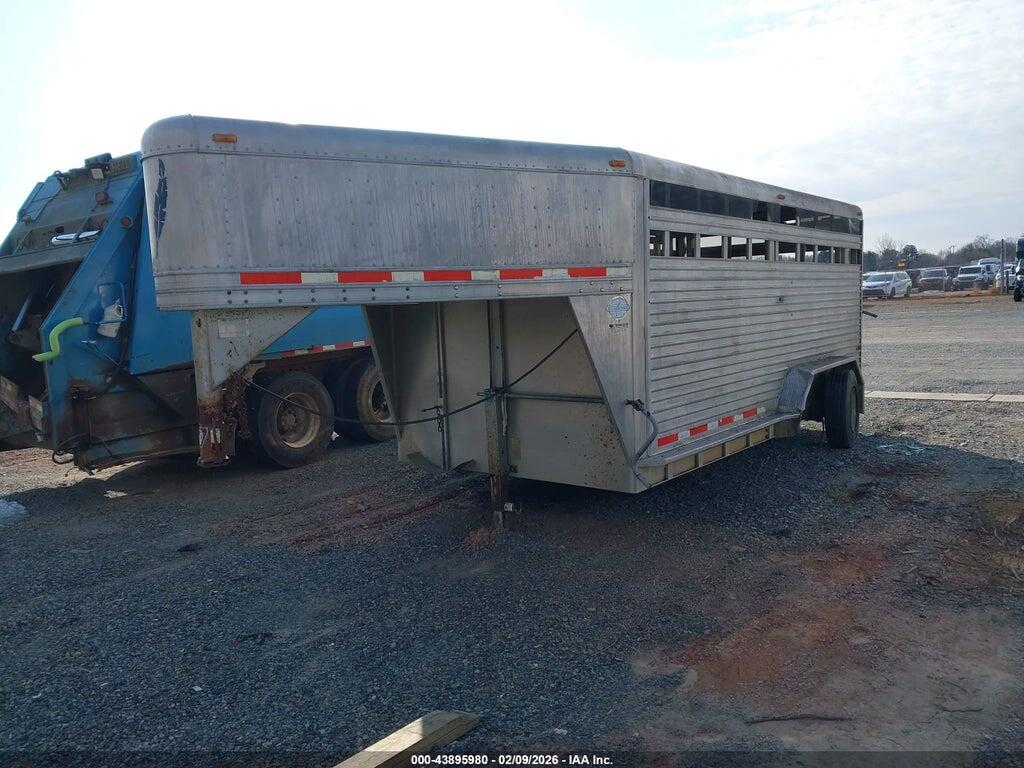 4FGL01626XC218314 1999 FEATHERLITE LIVESTOCK TRAILER photo no. 2