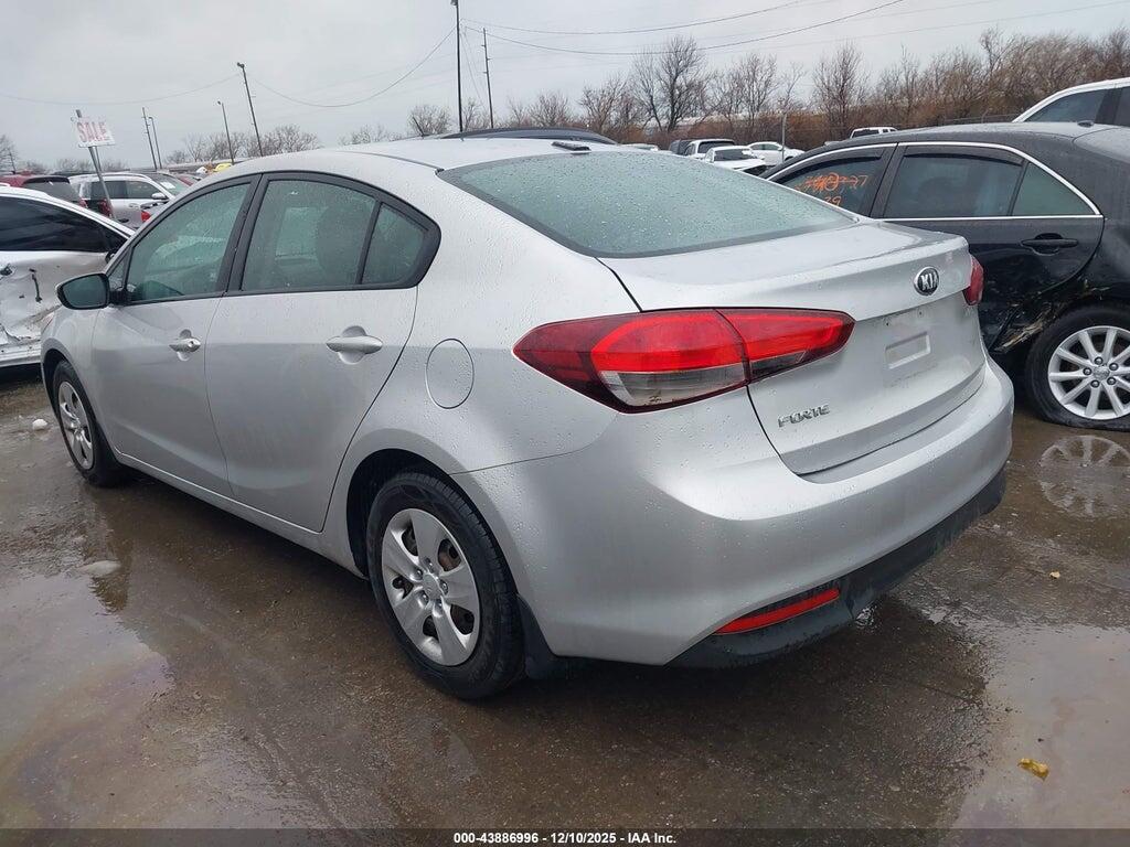 3KPFK4A76HE018612 2017 KIA FORTE photo no. 3