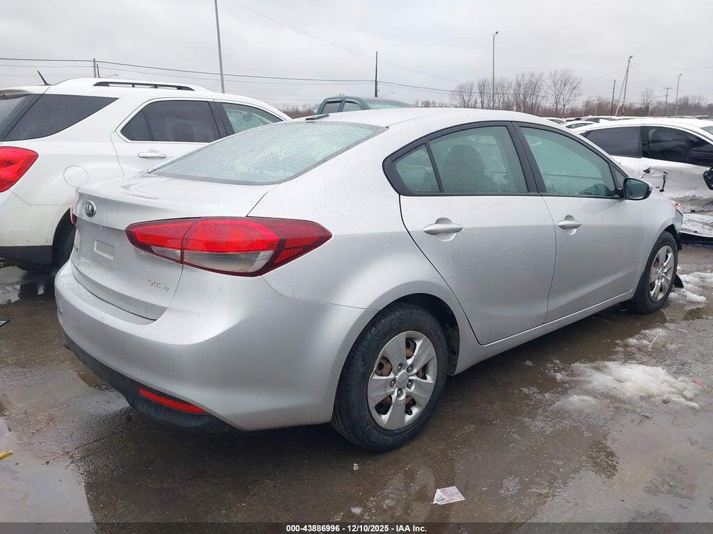 3KPFK4A76HE018612 2017 KIA FORTE photo no. 4
