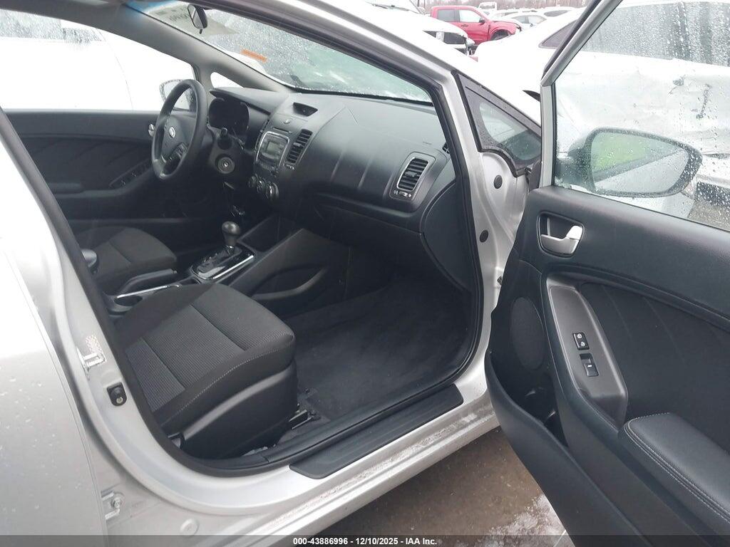 3KPFK4A76HE018612 2017 KIA FORTE photo no. 5