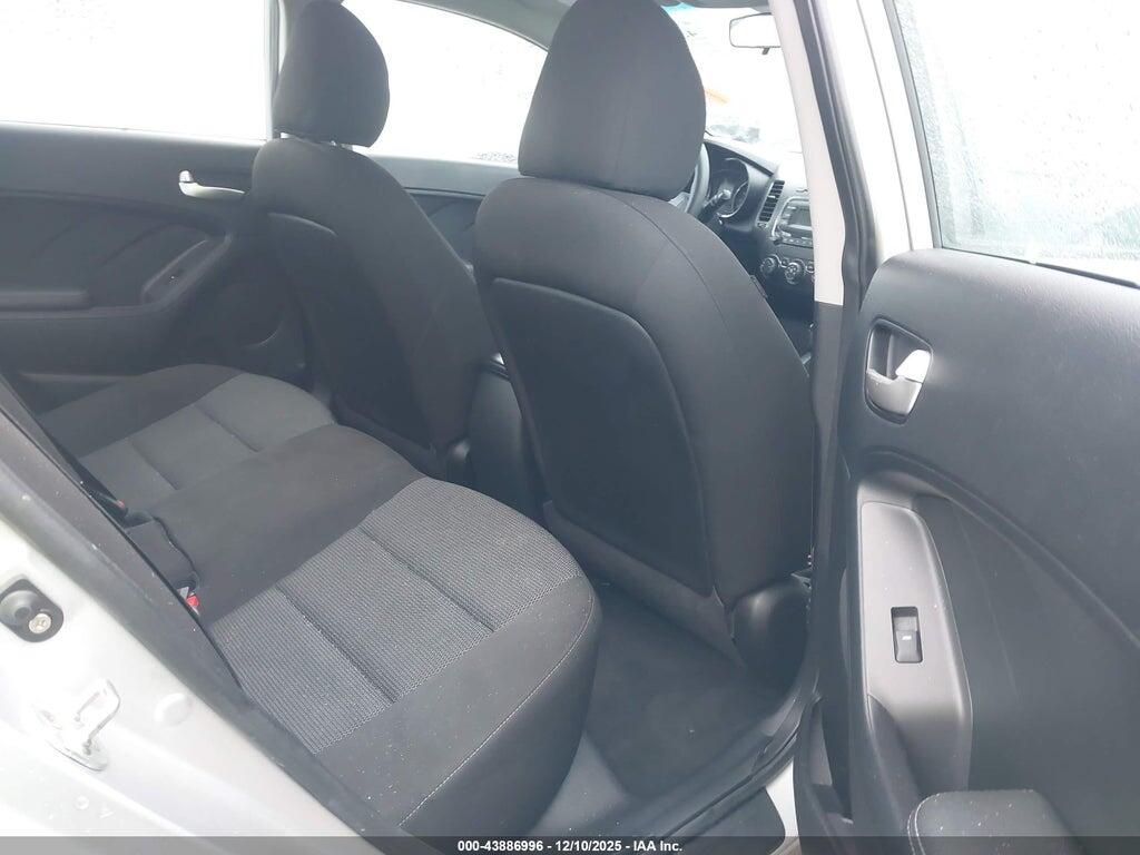 3KPFK4A76HE018612 2017 KIA FORTE photo no. 8