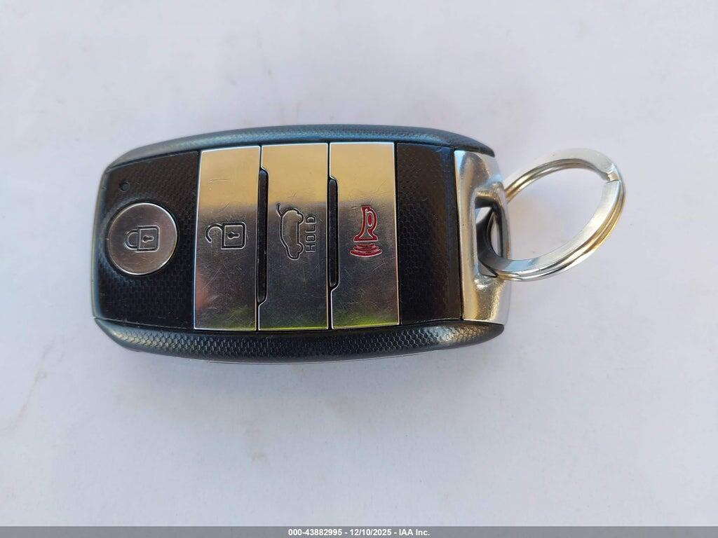 KNDJX3A55G7278079 2016 KIA SOUL photo no. 11