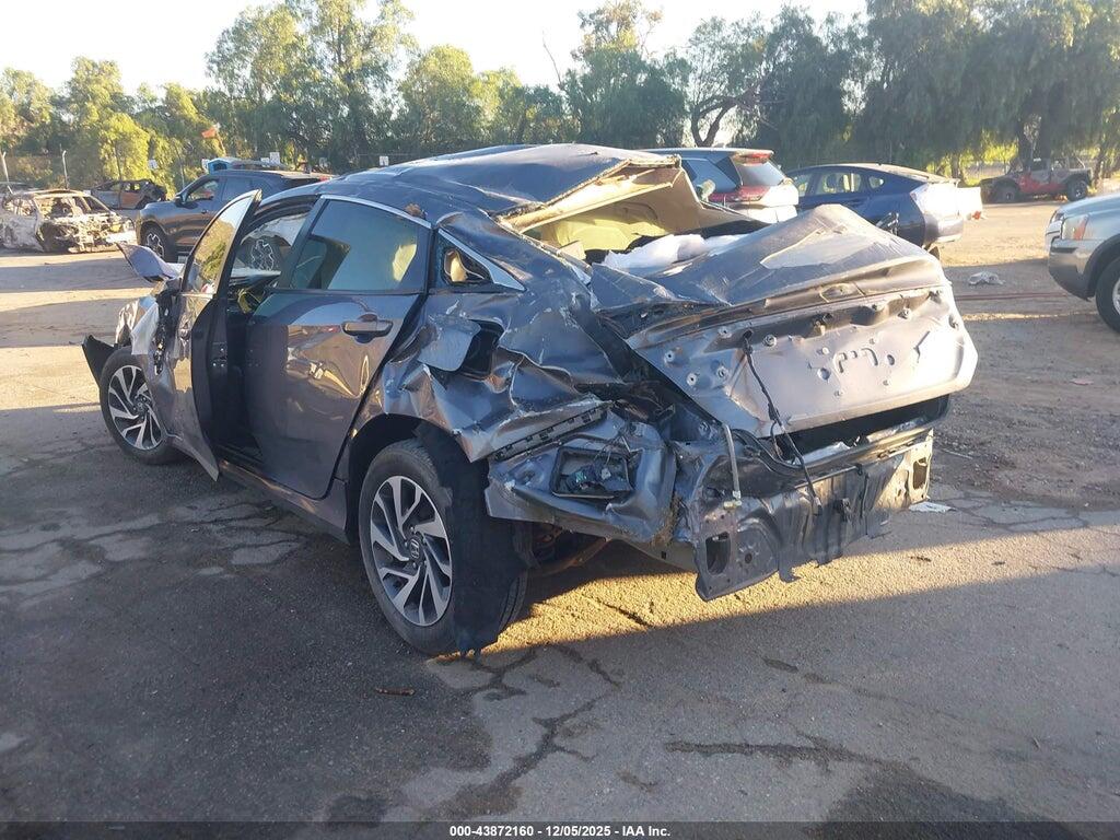 19XFC2F73JE009415 2018 HONDA CIVIC photo no. 3