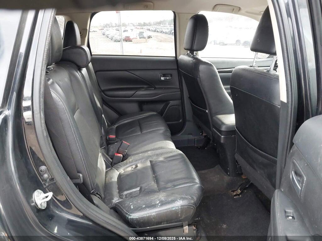 JA4AZ3A37HZ055356 2017 MITSUBISHI OUTLANDER photo no. 8