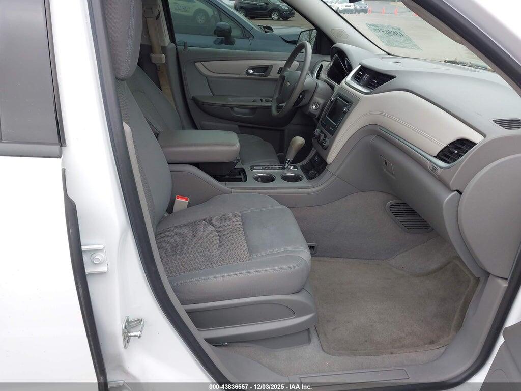 1GNKRFED9HJ341018 2017 CHEVROLET TRAVERSE photo no. 5