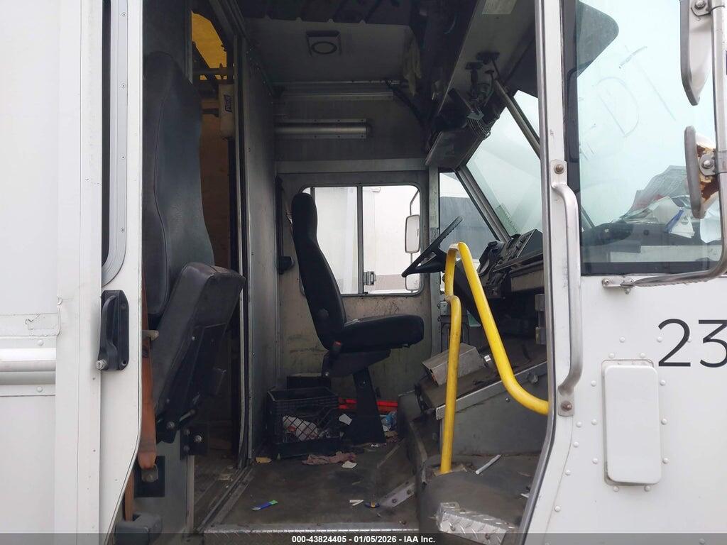 4UZAC3DV2DCFF6957 2013 FREIGHTLINER CHASSIS photo no. 6