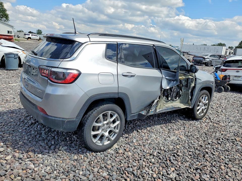 2022 JEEP COMPASS LATITUDE LUX — Фото 3 из 12