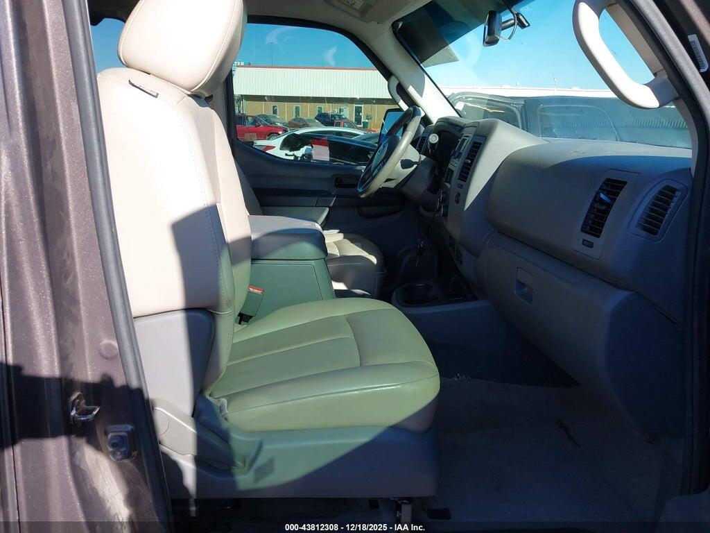 5BZAF0AA3DN201085 2013 NISSAN NV PASSENGER NV3500 HD photo no. 5