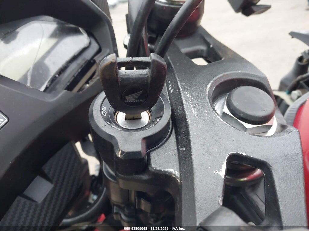 MLHRC7453J5400133 2018 HONDA CBR650 photo no. 11