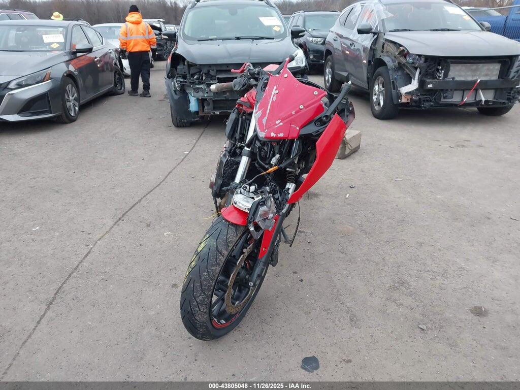 MLHRC7453J5400133 2018 HONDA CBR650 photo no. 5