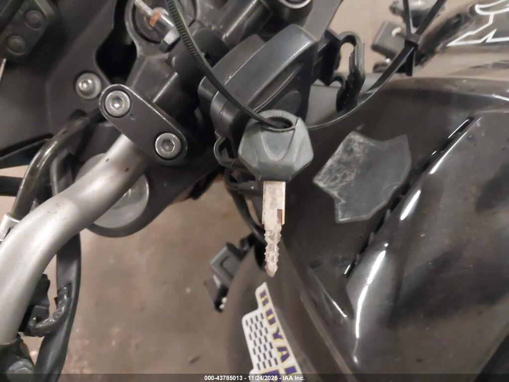 JYARN27E5BA000901 2011 YAMAHA FZ8 photo no. 11