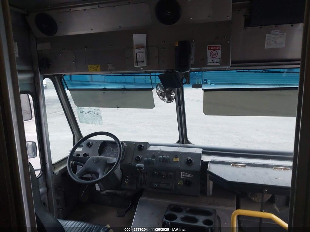 4UZAC3DV6CCBT7139 2012 FREIGHTLINER CHASSIS photo no. 6