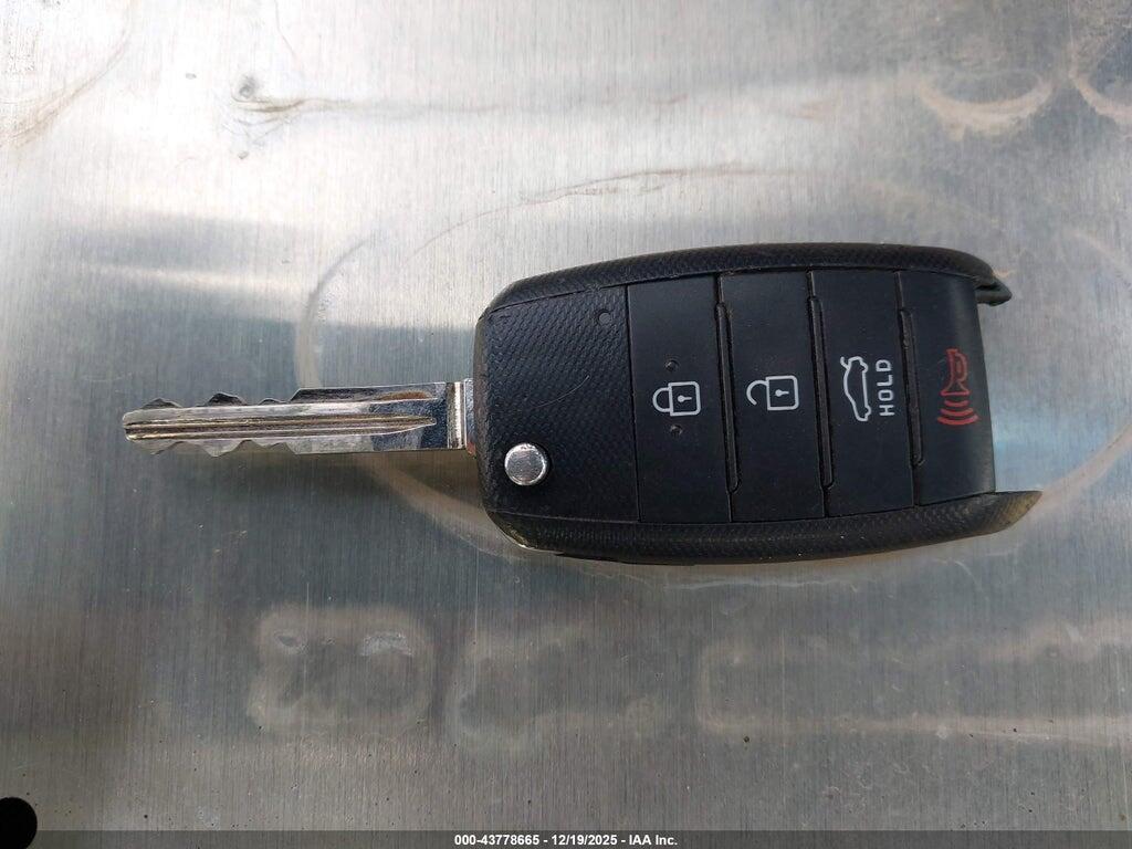 3KPFL4A75HE137412 2017 KIA FORTE photo no. 11
