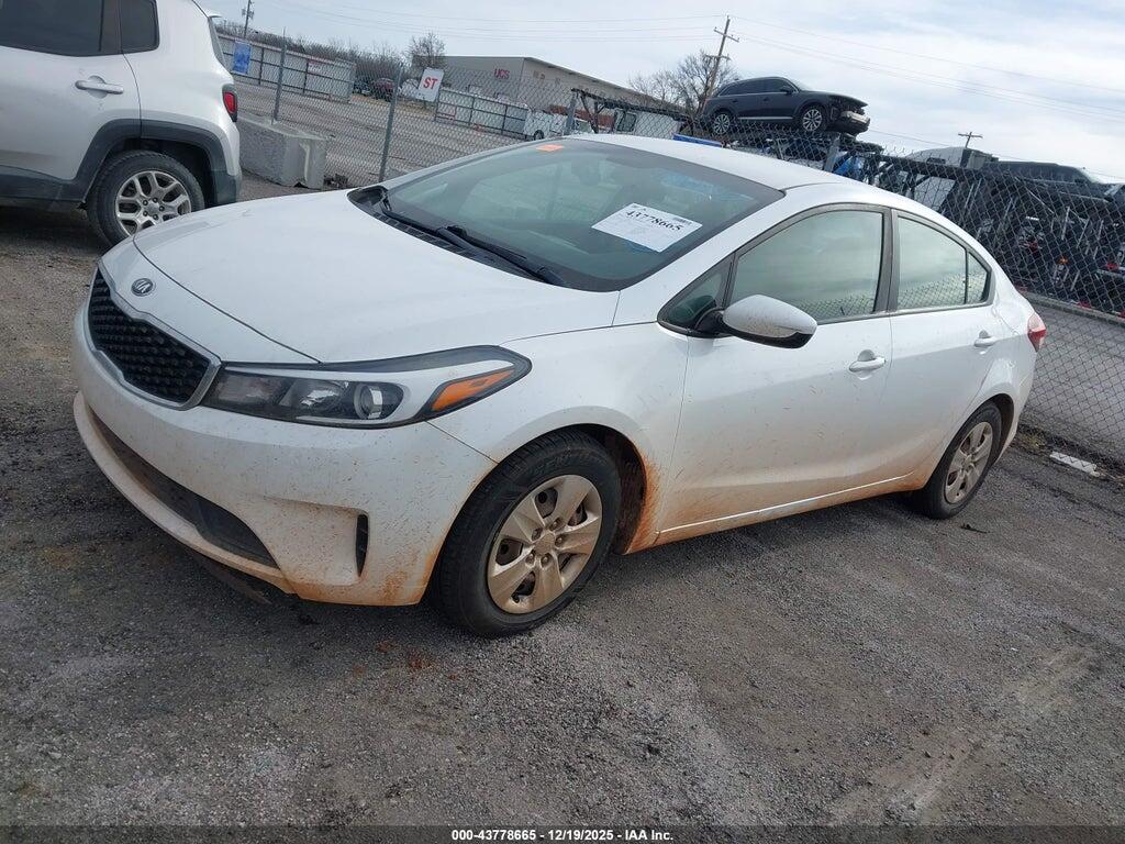 3KPFL4A75HE137412 2017 KIA FORTE photo no. 2