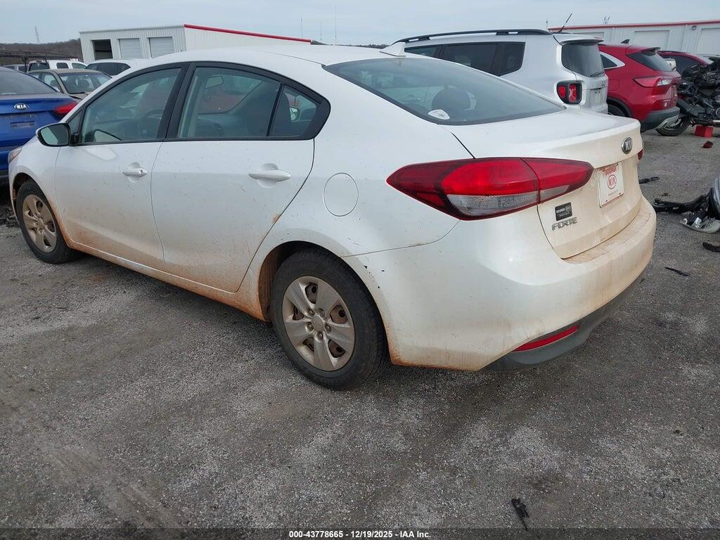 3KPFL4A75HE137412 2017 KIA FORTE photo no. 3