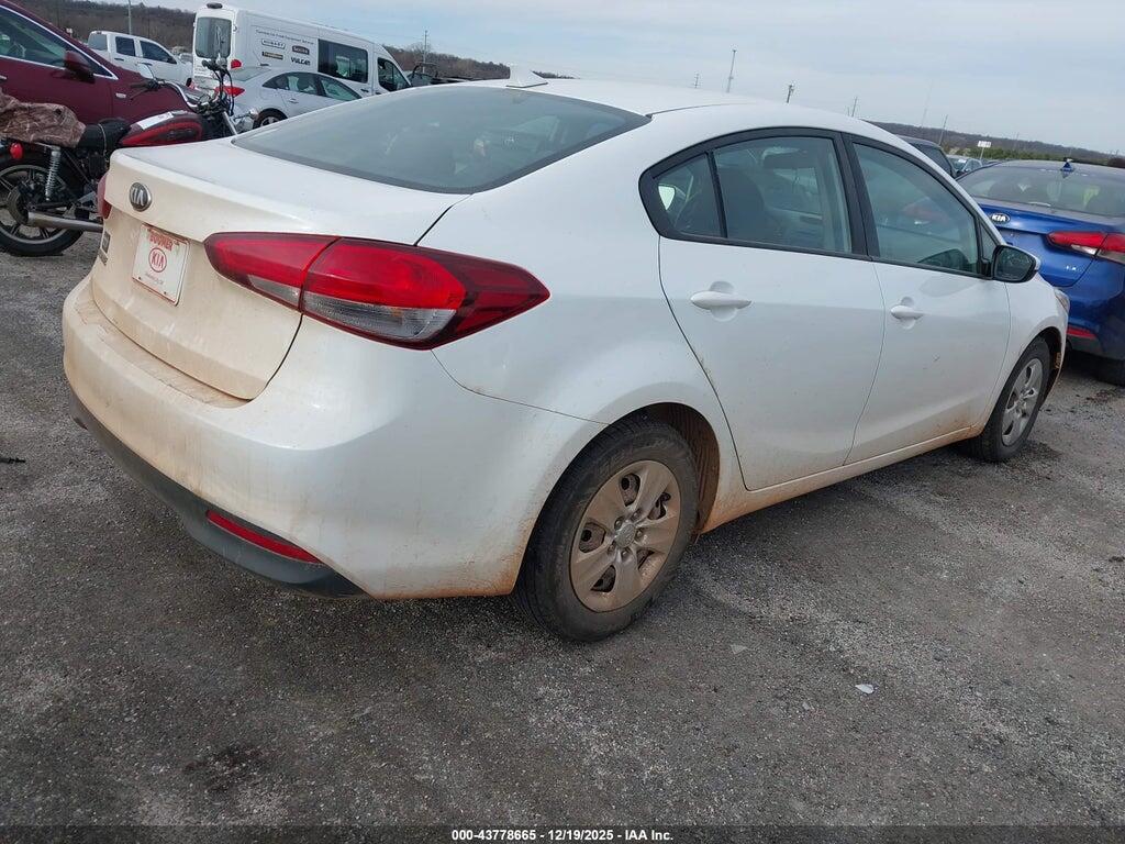 3KPFL4A75HE137412 2017 KIA FORTE photo no. 4