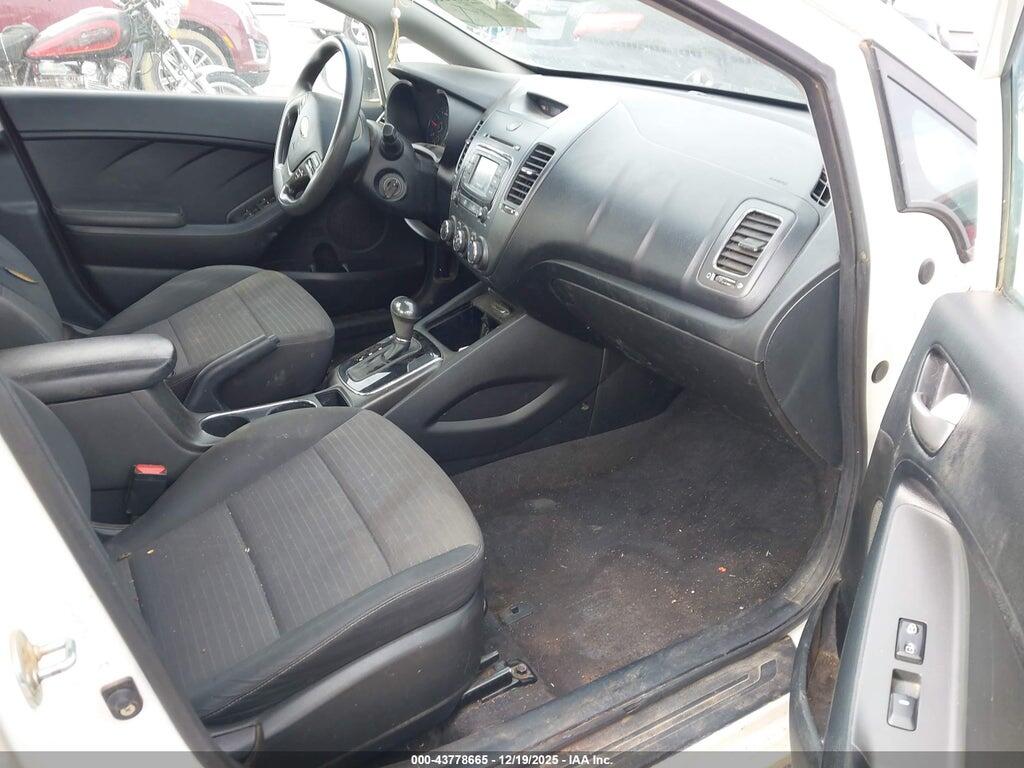3KPFL4A75HE137412 2017 KIA FORTE photo no. 5