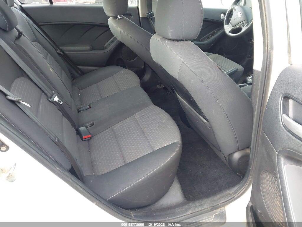 3KPFL4A75HE137412 2017 KIA FORTE photo no. 8