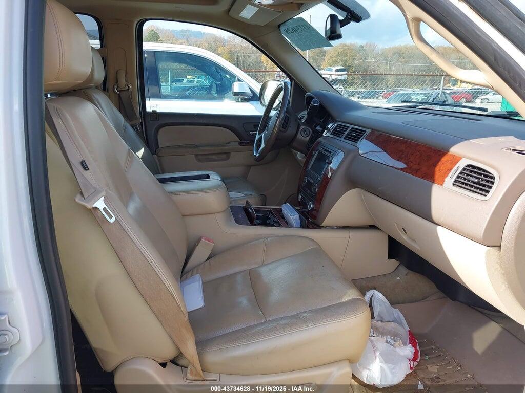 1GNSKCE02BR284945 2011 CHEVROLET TAHOE photo no. 5