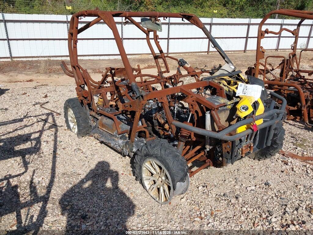 3JBKKCN17EJ000804 2014 CAN-AM COMMANDER photo no. 1