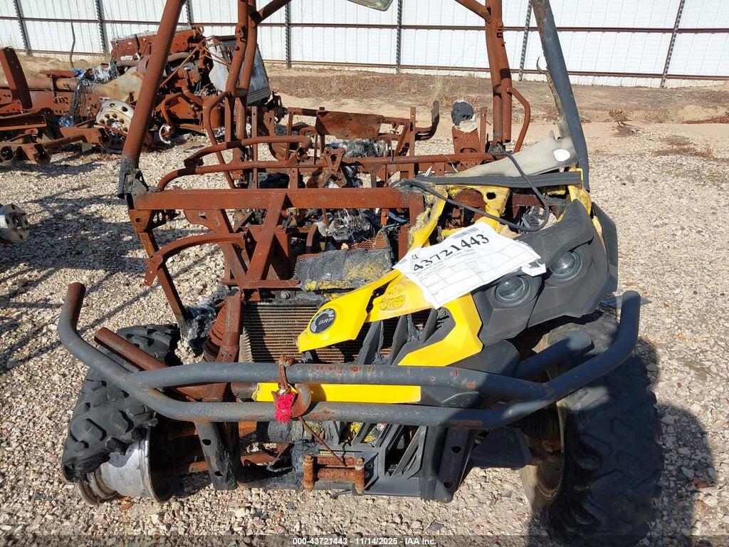 3JBKKCN17EJ000804 2014 CAN-AM COMMANDER photo no. 12