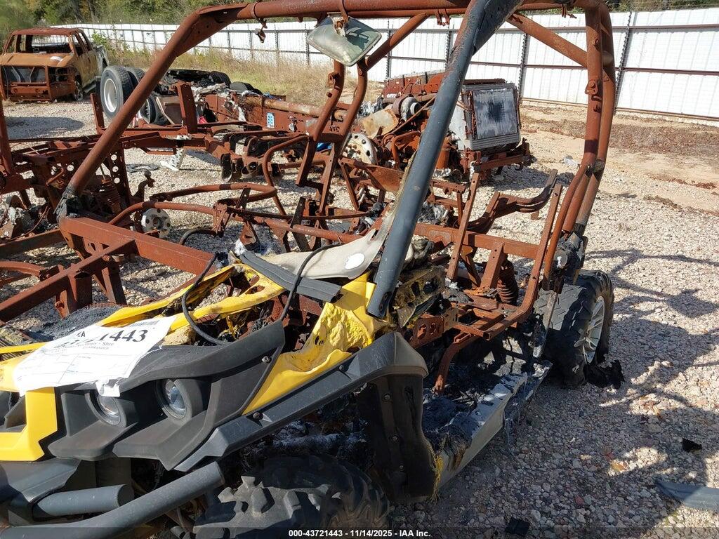 3JBKKCN17EJ000804 2014 CAN-AM COMMANDER photo no. 2