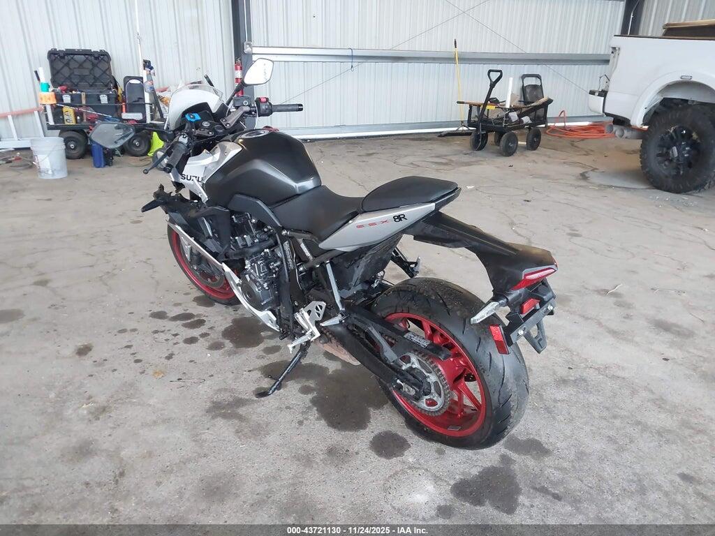 JS1EM13B3R7100704 2024 SUZUKI GSX800 photo no. 3