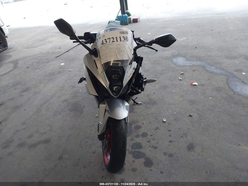JS1EM13B3R7100704 2024 SUZUKI GSX800 photo no. 5
