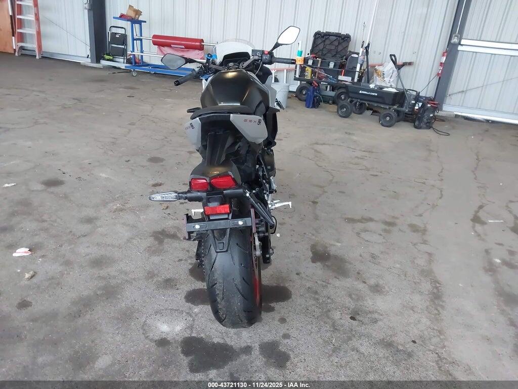 JS1EM13B3R7100704 2024 SUZUKI GSX800 photo no. 6