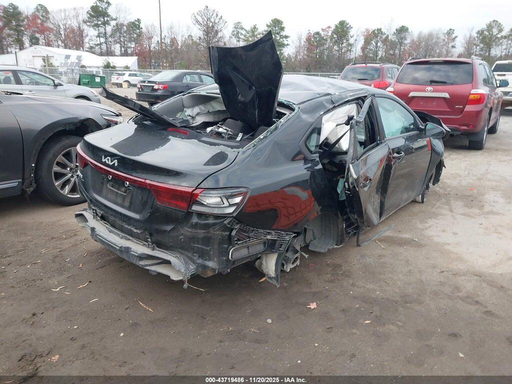 3KPF24AD4PE616976 2023 KIA FORTE photo no. 4