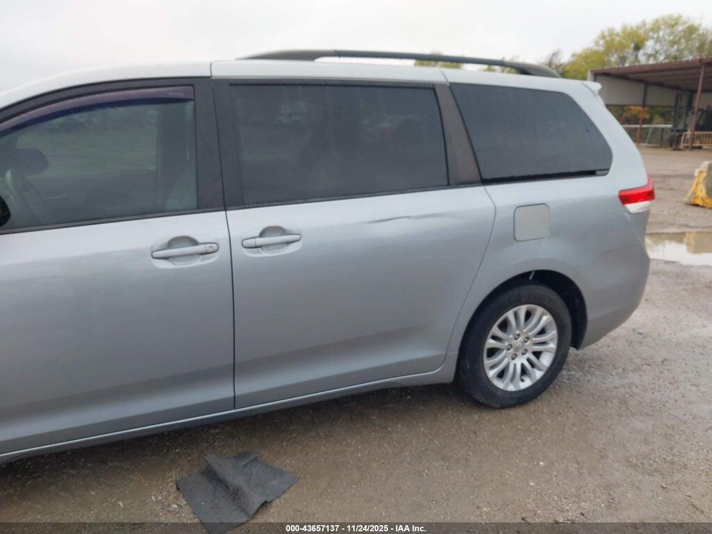 5TDYK3DC4ES437877 2014 TOYOTA SIENNA photo no. 6